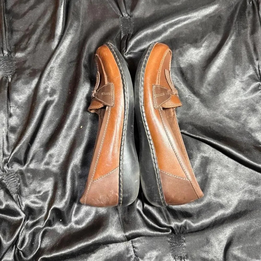 Brown leather clarks loafers
